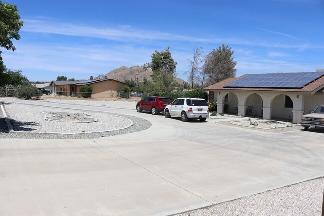 Building Photo - 4 bedrooms House for rent