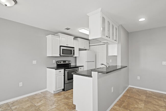 Building Photo - 13447 Castilian Dr