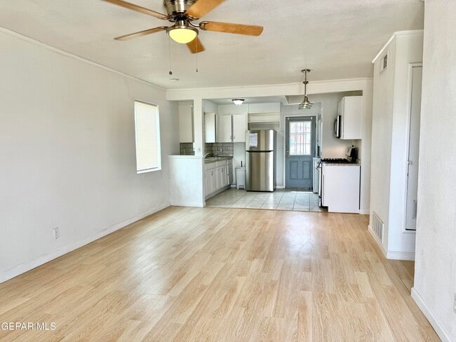 Building Photo - 805 Santa Barbara Dr