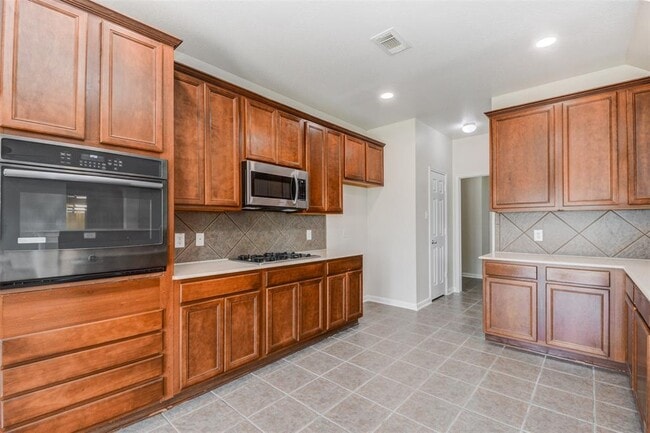 Building Photo - 21515 Pointed Oak Ln