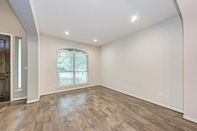 Building Photo - 146 Rock Cliff Ct