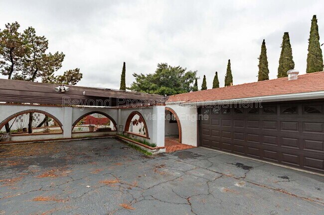 Building Photo - 3725 Orion Dr