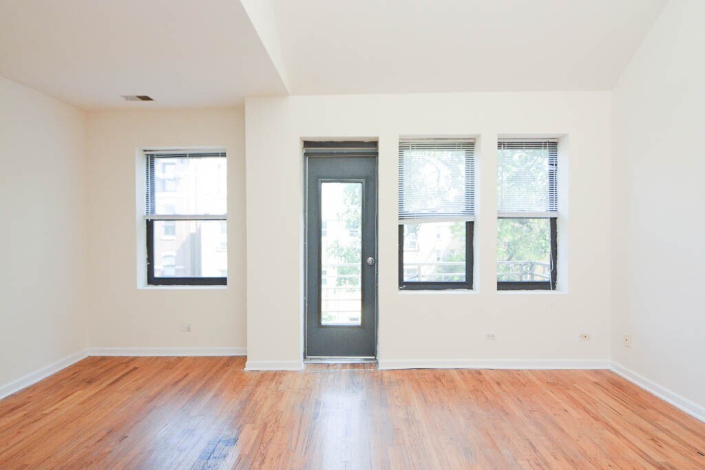 Building Photo - 922 W Dakin St