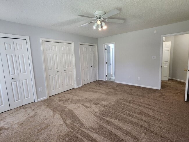 Building Photo - 210 Rivershore Dr