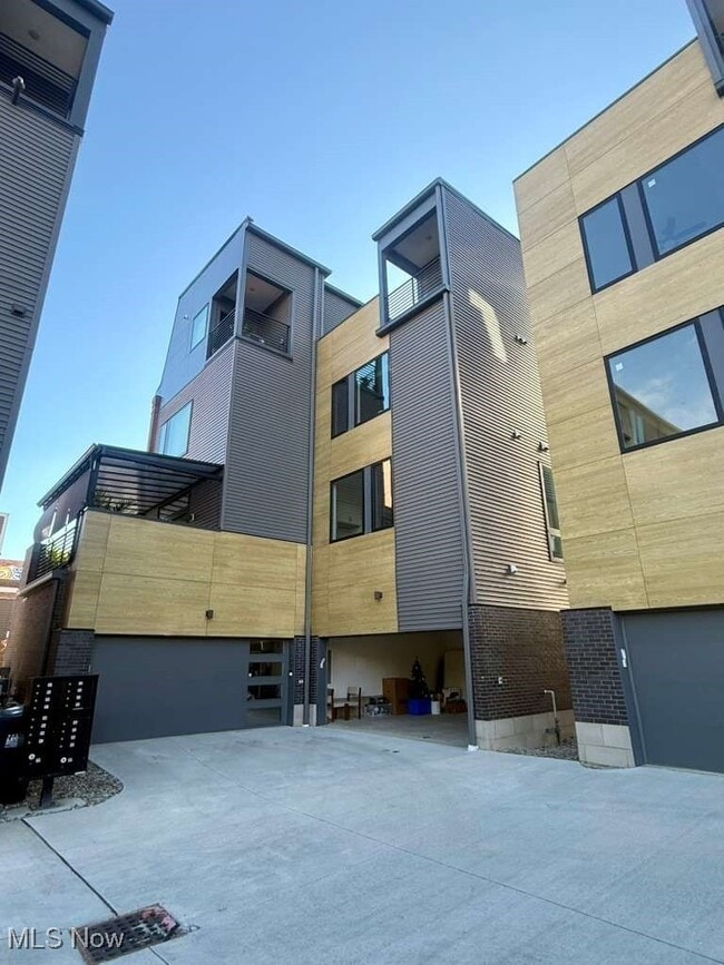 Building Photo - 1495 Superior Ave E