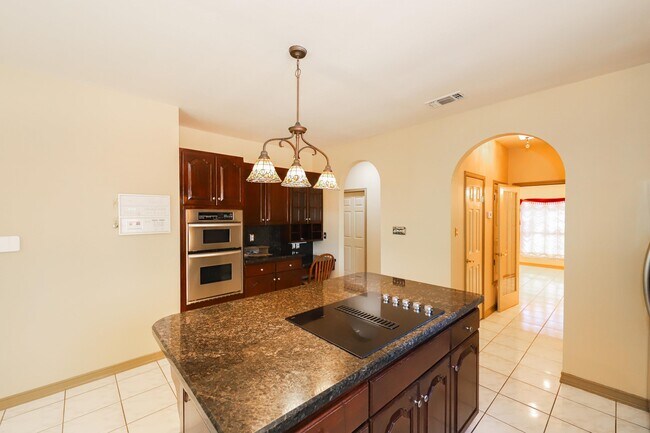 Building Photo - 503 W Avon Ct