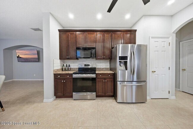 Building Photo - 2039 Tullagee Ave