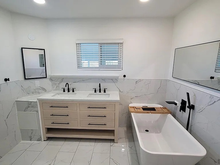 Building Photo - 36745 Vista Del Lago St