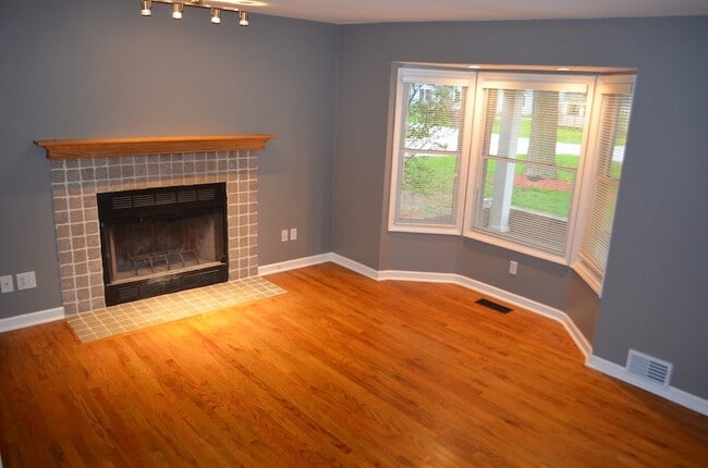 Building Photo - 1N037 Ethel St