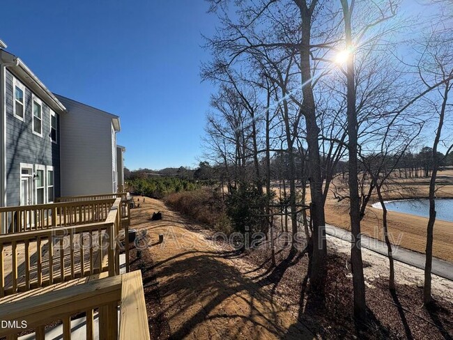 Building Photo - 721 Parc Townes Dr