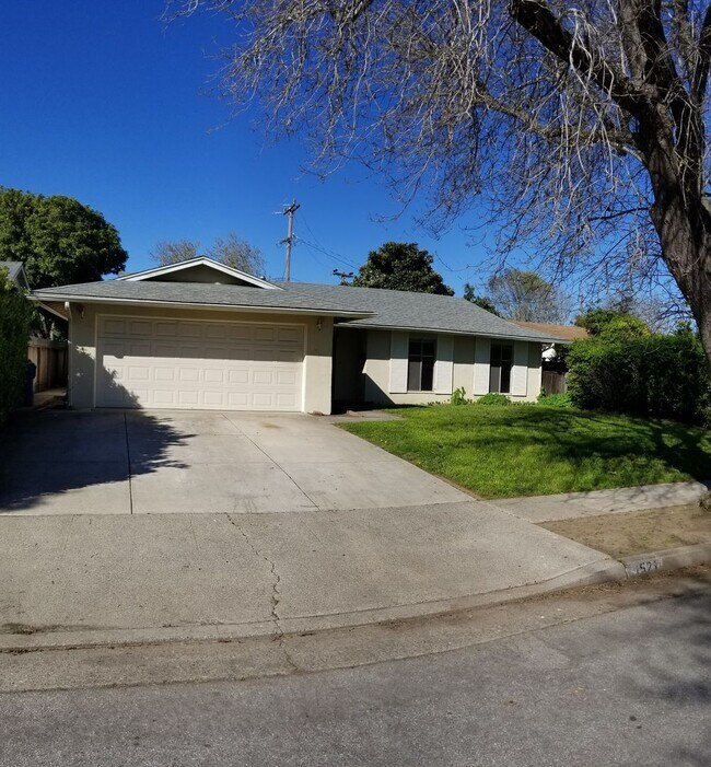 Building Photo - 4 bed 2 bath spacious home with 2 car garage in SLO!