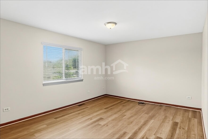 Building Photo - 26333 Wild Rose Dr