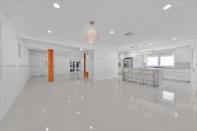 Building Photo - 348 Palm St