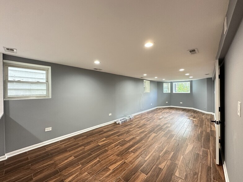 Building Photo - 2317 N Keeler Ave