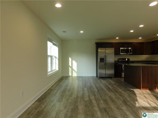 Building Photo - 1549 Burkhardt St