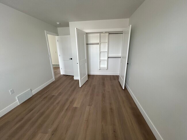 Building Photo - 1084 W 200 N