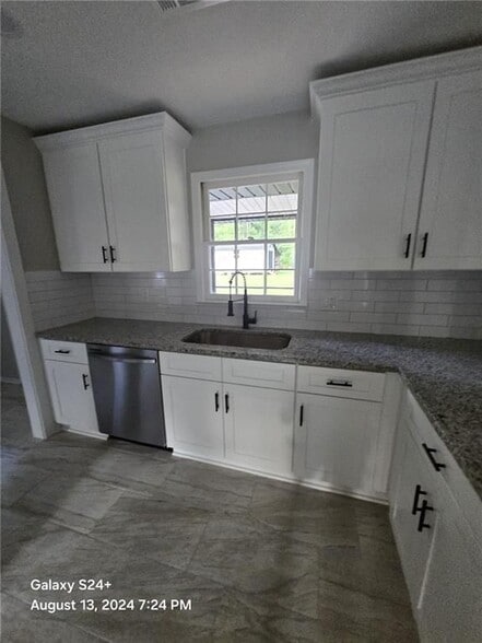 Building Photo - 1670 Christian Cir SE