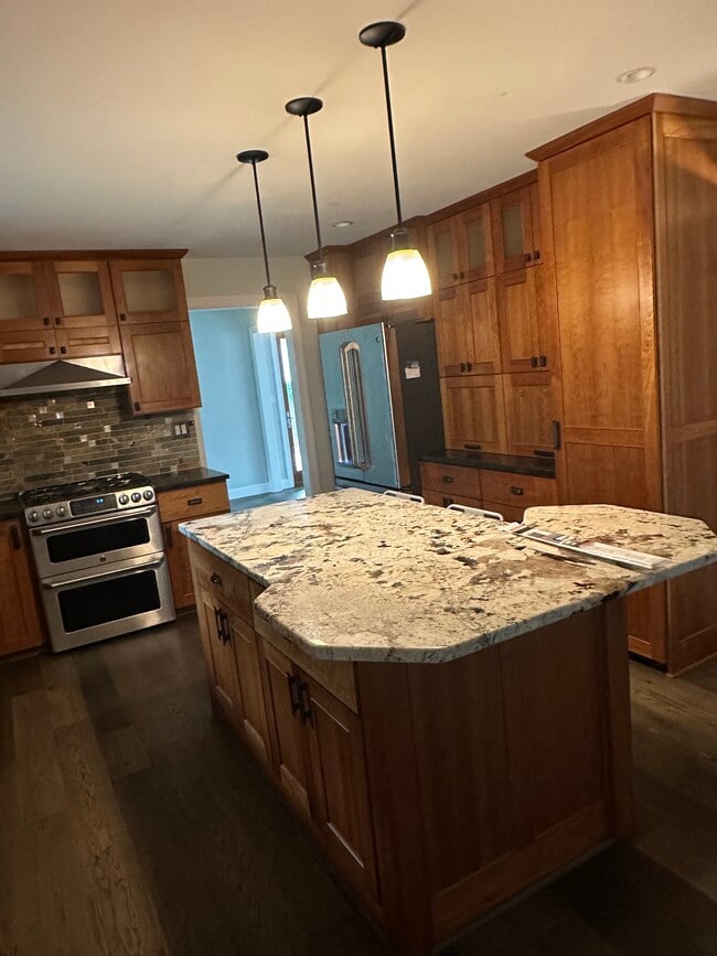 Building Photo - 1009 Stanford Dr