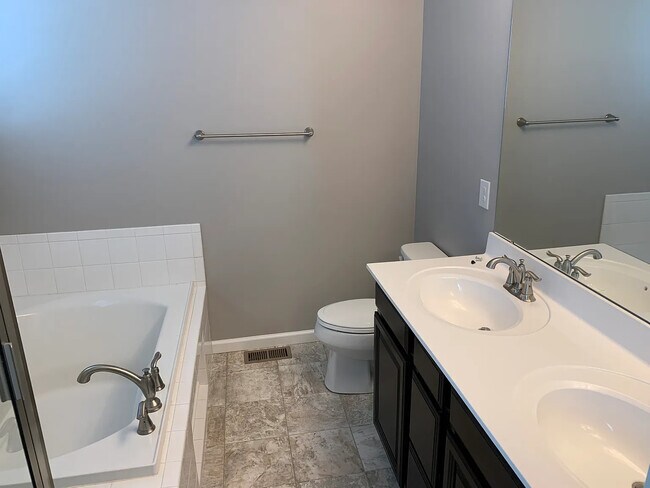 Building Photo - 1092 Baywood Dr
