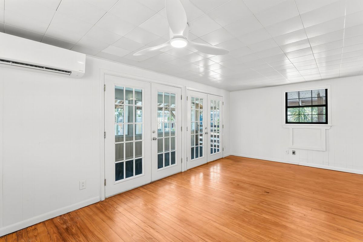 Building Photo - 6604 Beach Dr
