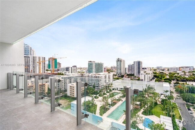 Building Photo - 700 NE 26th Terrace