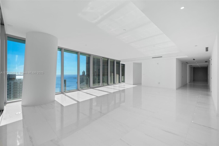Building Photo - 300 Biscayne Boulevard Way