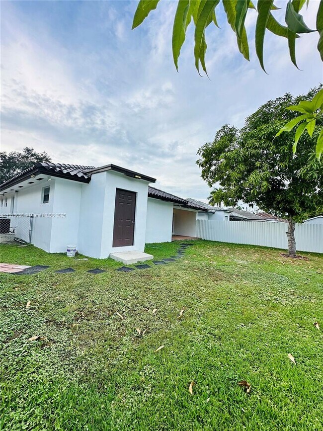 Building Photo - 1101 NW 134th Pl