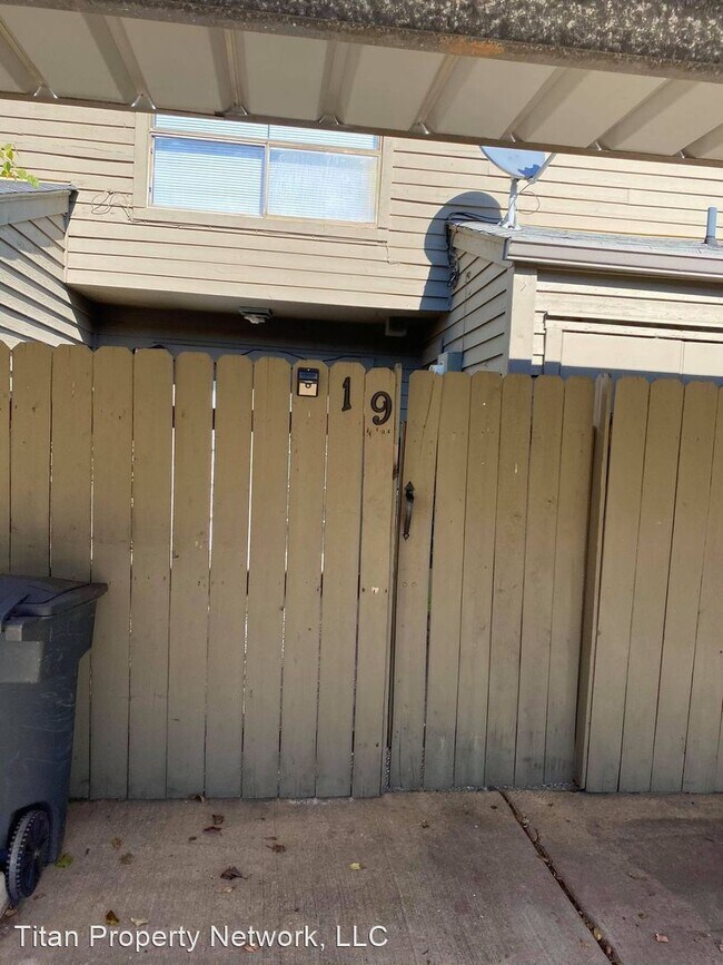 Building Photo - 2 br, 2 bath House - 7304 Fern Ave #19