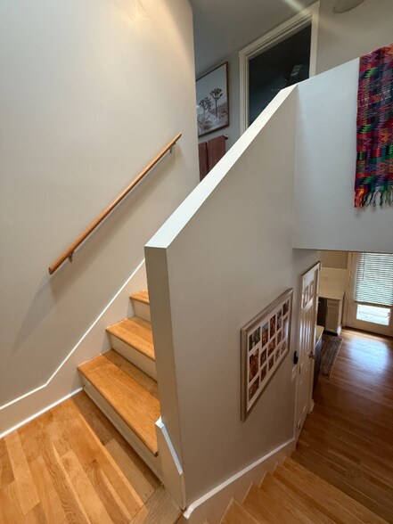 Building Photo - 940 Gale Ln