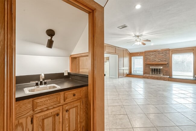 Building Photo - 2438 Hodges Bend Cir