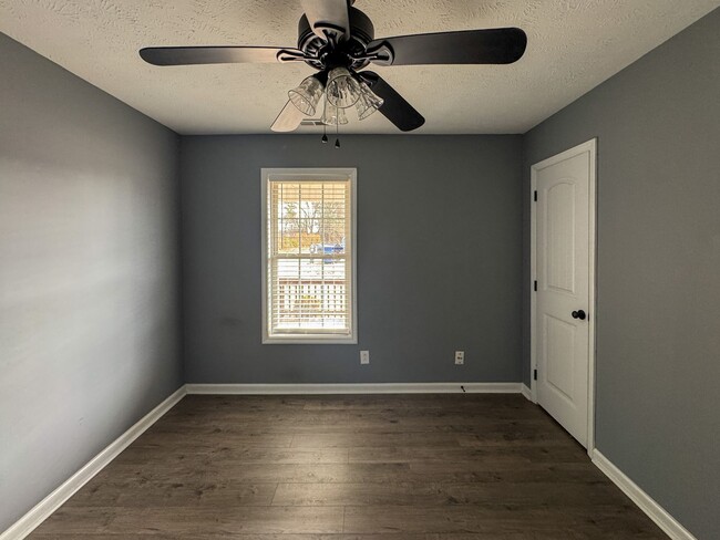 Building Photo - Charming 3 Bed 2 Bath Raeford Home with Fenced Backyard