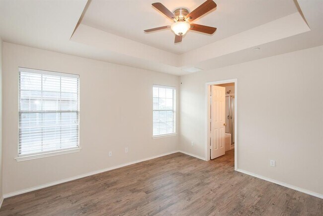 Building Photo - 9201 Brodie Ln