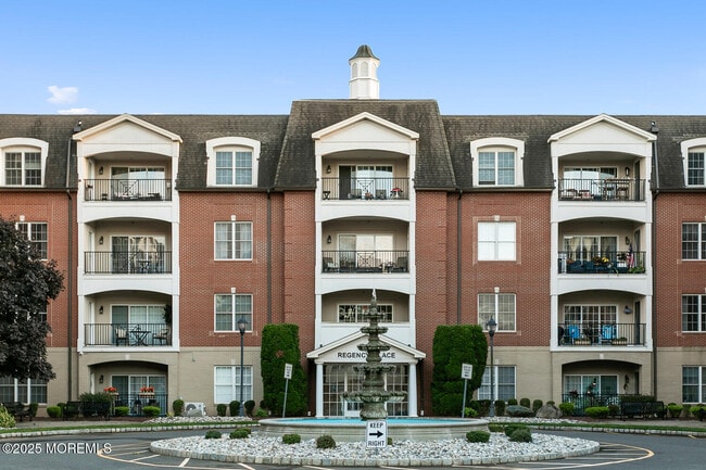 Building Photo - 325 Regency Pl