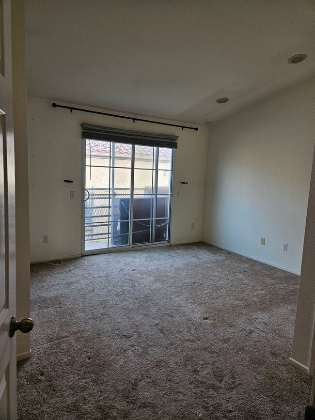 Building Photo - Light and Bright North Park 2 Bedroom Condo