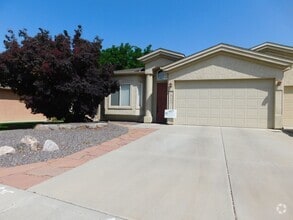 Building Photo - Spacious Duplex in N Grand Junction