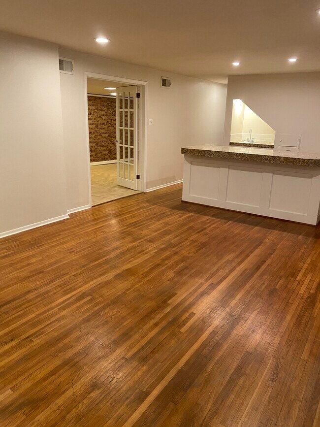 Building Photo - 147 Jewell Rd