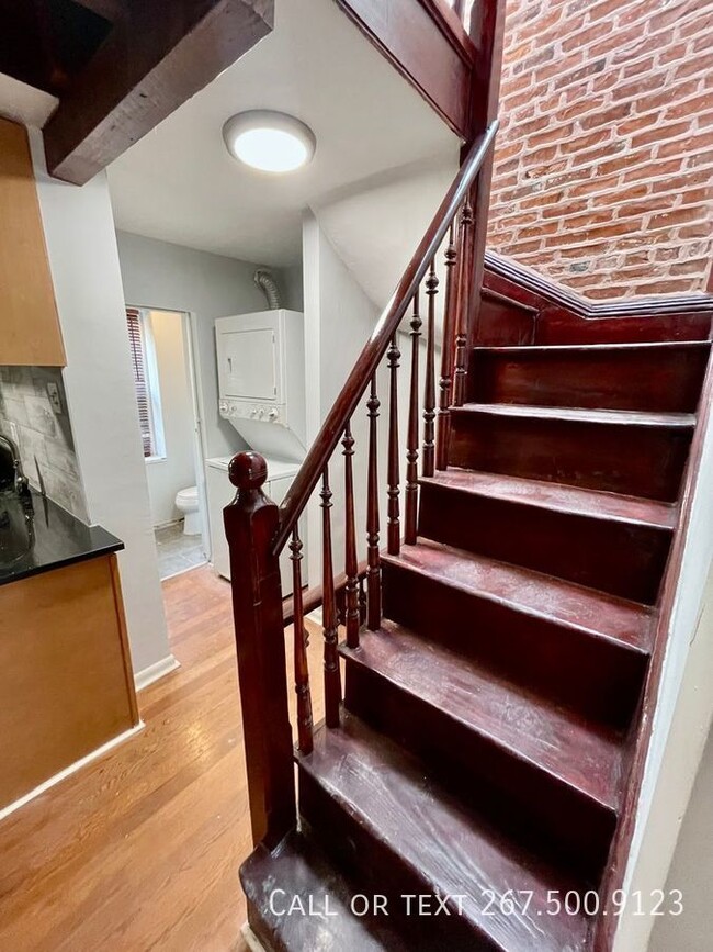 Building Photo - Renovated 2bd apt in Northern Liberties. D...