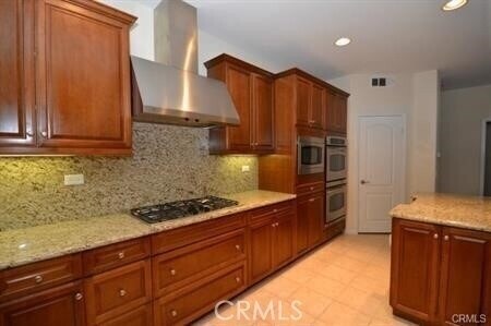 Building Photo - 33 Wonderland