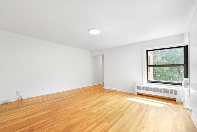 Building Photo - Hudson Terrace E14