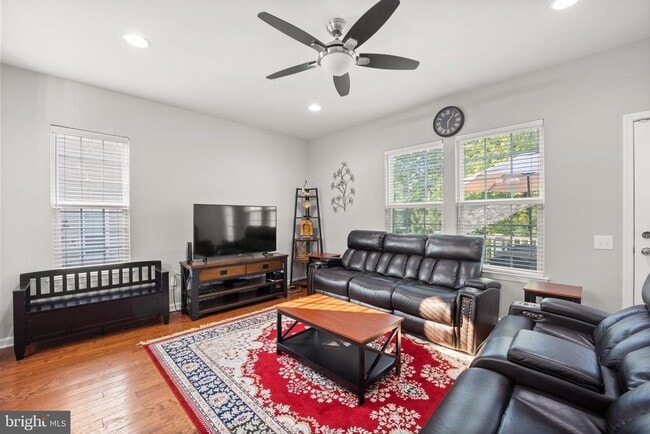 Building Photo - 1738 Beacon Ln