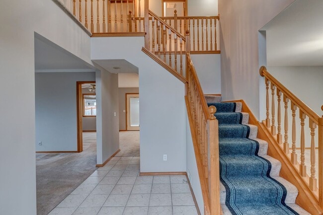 Building Photo - 4 bedroom, 3 bath Dog Friendly Home!