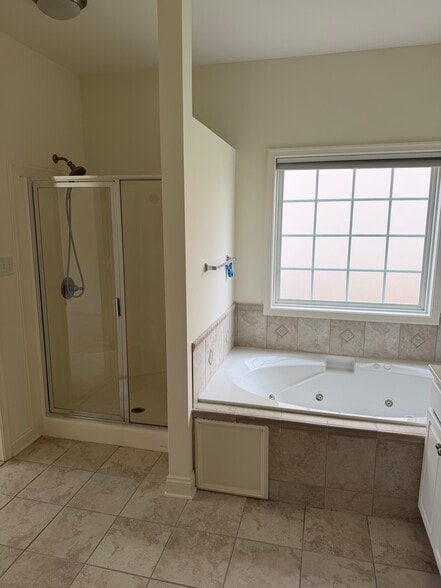 Primary Bathroom - 2912 Tidal Dr