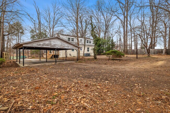 Building Photo - Brick home, Two Story, Hardwoods, DR, 2 Sun Rooms, FP, Carport!.