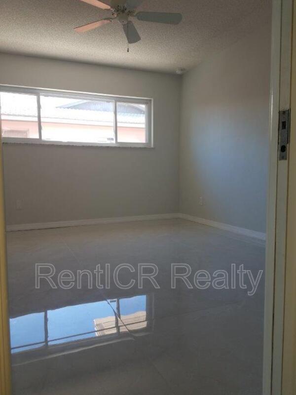Building Photo - 2507 Bayshore Dr