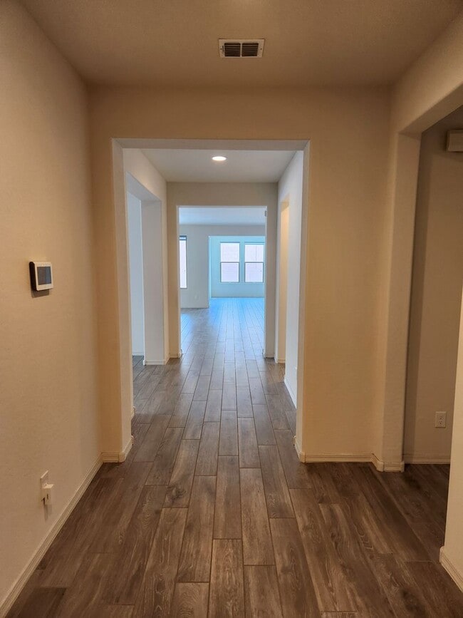 Building Photo - ALORAVITA 4 Bedroom 3.5 Bath