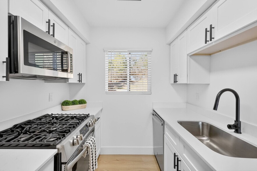 Building Photo - The Jax