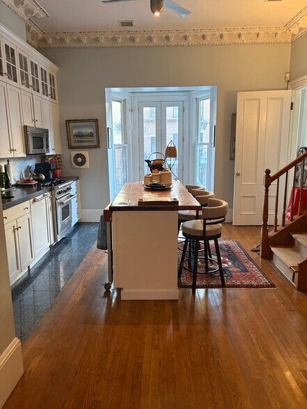 Building Photo - 35 Upton St