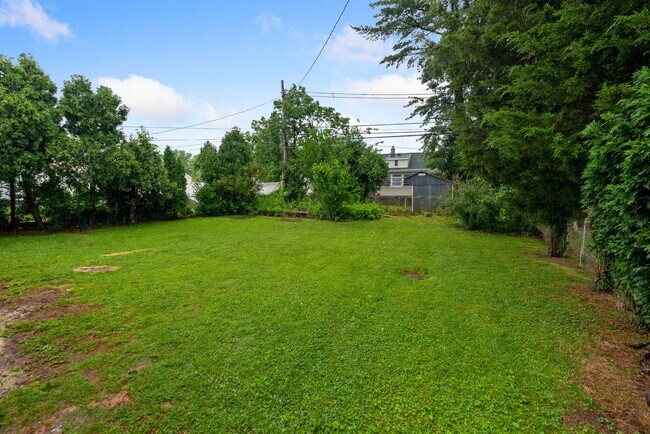 Building Photo - 409 Maiden Ln