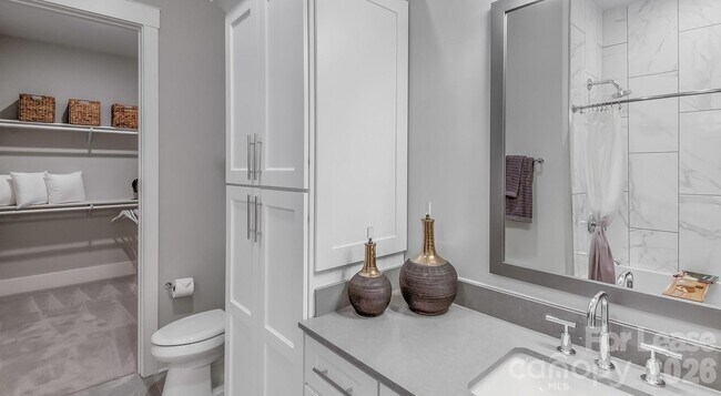 Building Photo - 2426 Vail Ave