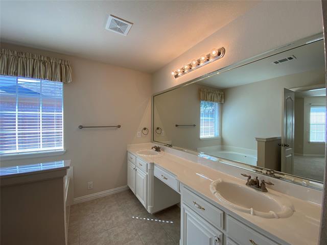 Building Photo - 1835 Woodchase Dr